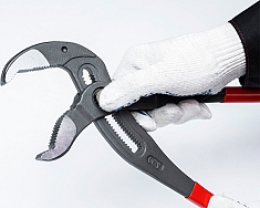 Использование клещей переставных с механизмом быстрой фиксации Voll Cobra 16 (400 мм), CrV